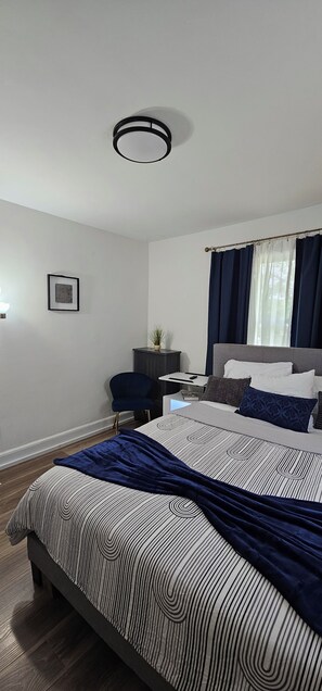 2 bedrooms, desk, iron/ironing board, WiFi