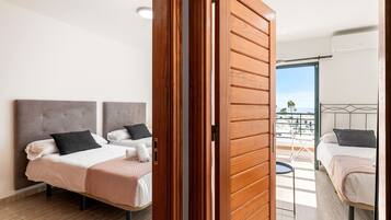 3 bedrooms, in-room safe, free WiFi, bed sheets