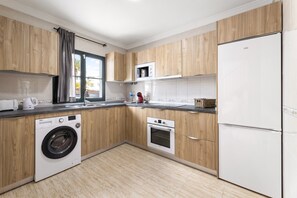 Fridge, microwave, oven, coffee/tea maker