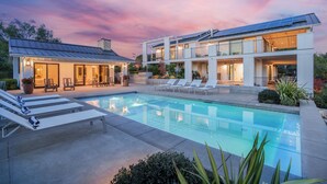 A modern house with a swimming pool, lounge chairs, and a patio area. - Vineyard Views w/ Pool & Game Room Near Trails | Beginnings Ranch & Vineyard (Paso Robles)