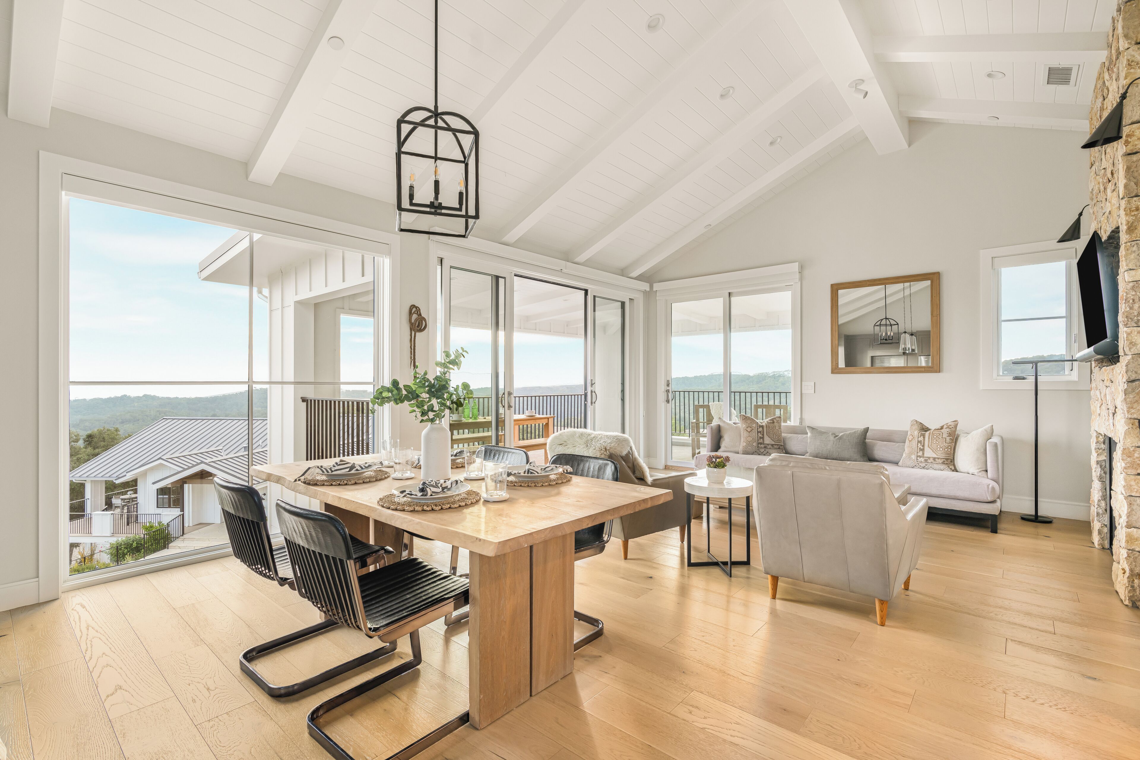 Smart TV, fireplace, video games, table tennis