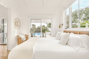 6 bedrooms, free WiFi, bed sheets