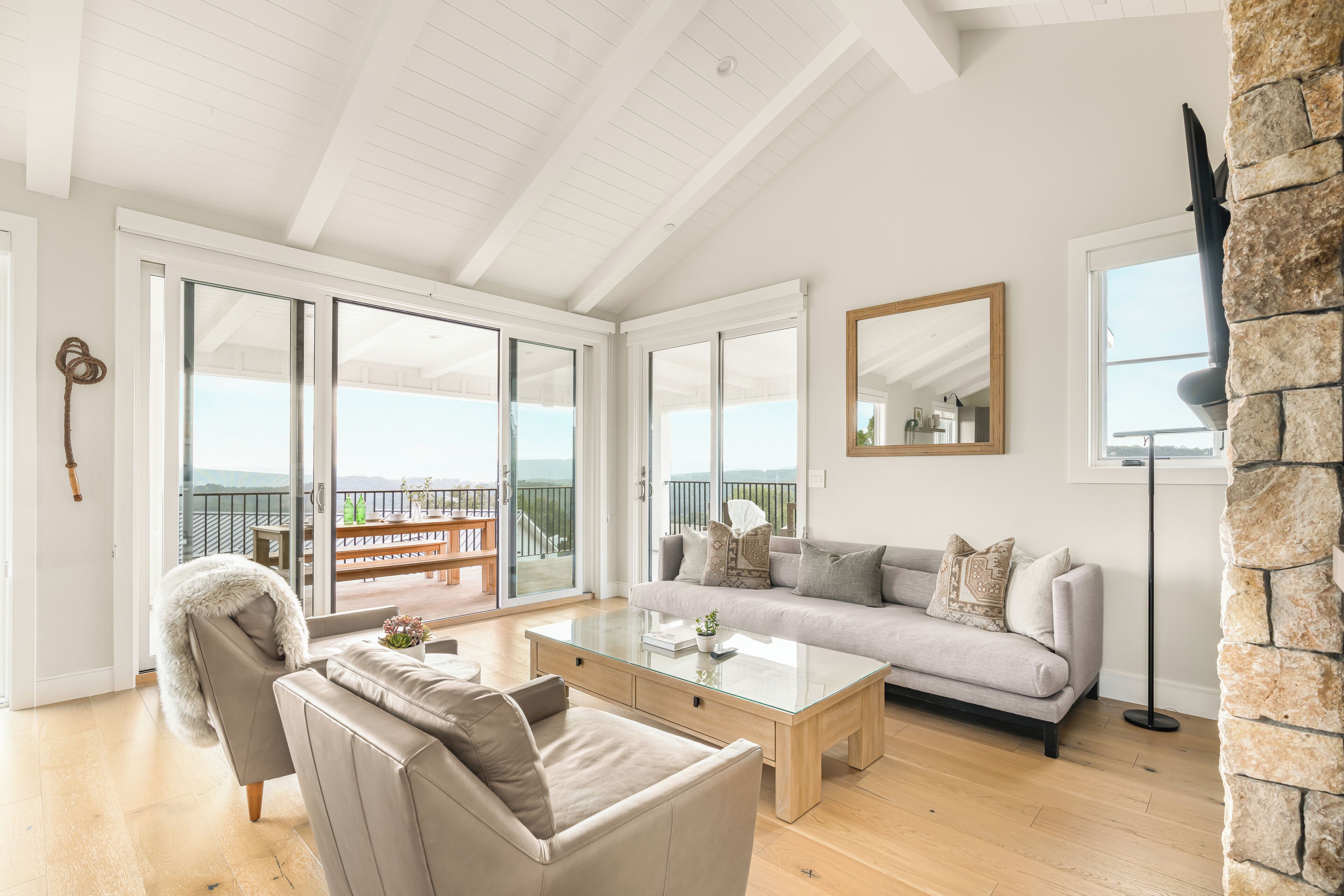 智能电视、壁炉、电子游戏、乒乓球