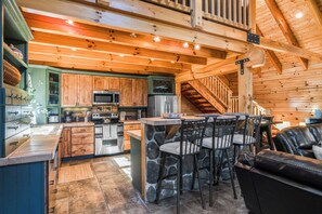 Refrigerador, microondas, horno y cafetera y tetera