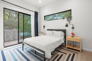 6 bedrooms, desk, iron/ironing board, free WiFi