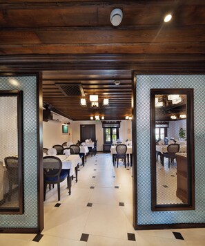 Free daily cooked-to-order breakfast