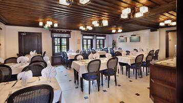 Free daily cooked-to-order breakfast