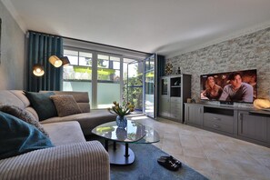 Télévision, livres, chaîne hi-fi