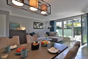 Télévision, livres, chaîne hi-fi