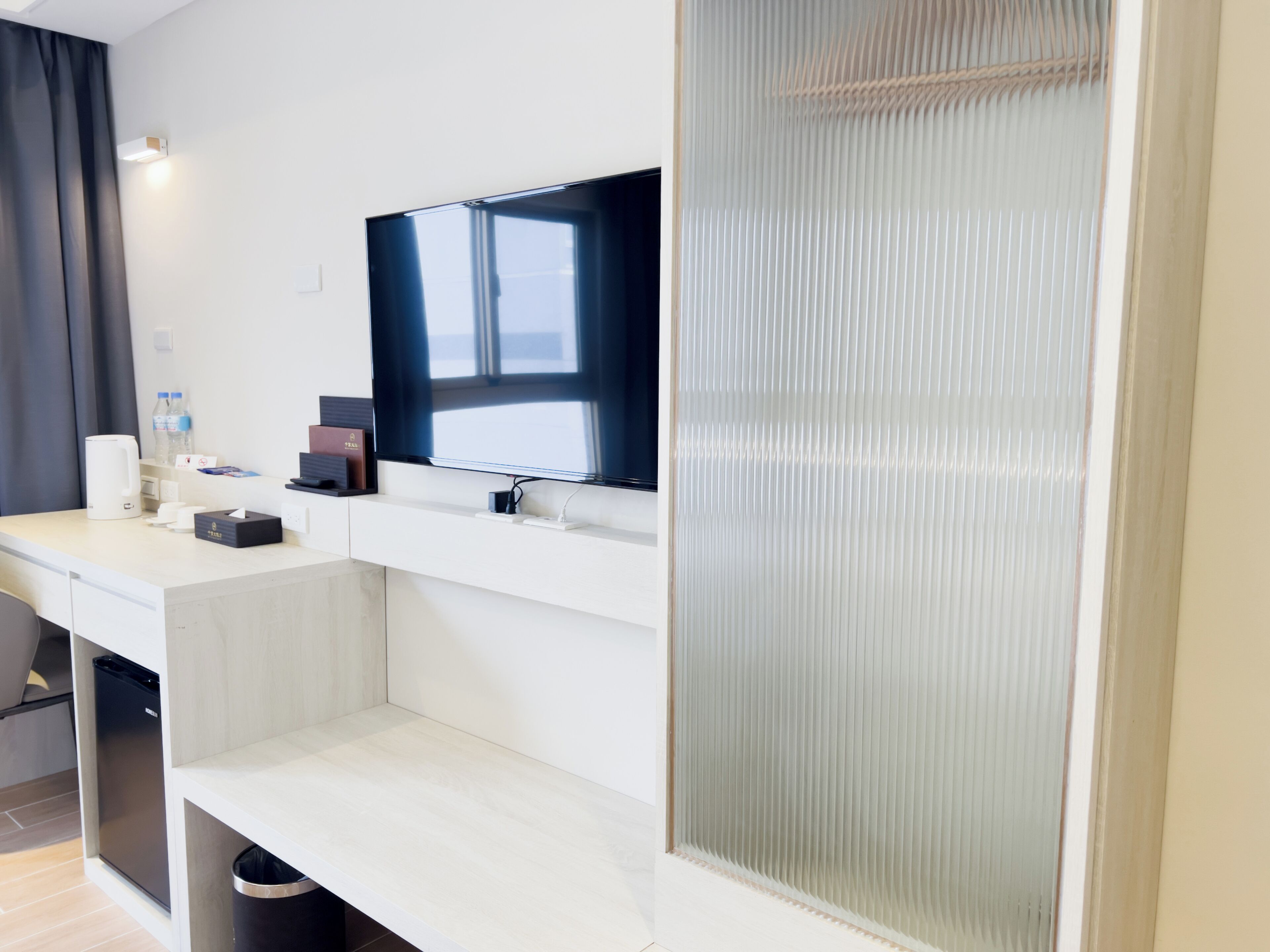 Desk, free WiFi, bed sheets