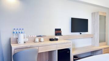 Meja kerja, Wi-Fi gratis, dan seprai linen