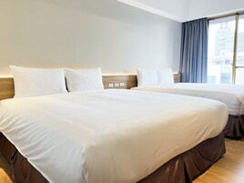 Family Quadruple Room | Desk, free WiFi, bed sheets
