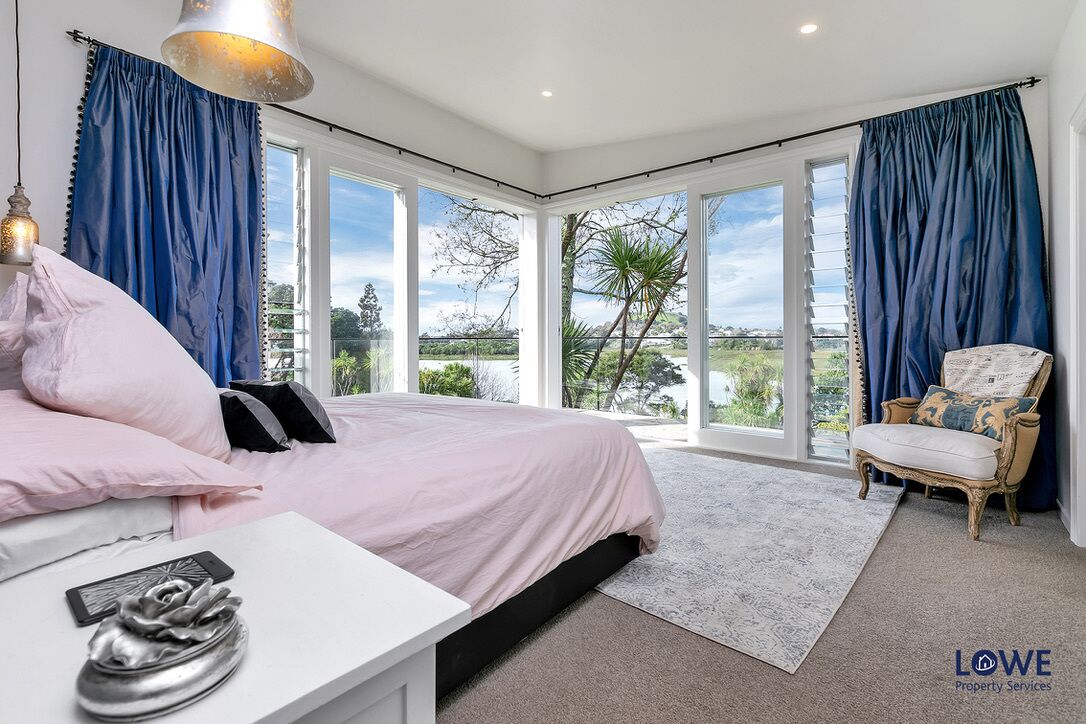 4 bedrooms, desk, iron/ironing board, WiFi