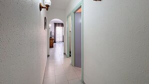 Unclassified image, 2 of 22, button - THE WALLS Roses / Roses - INTERimmo (Rosas / Roses)
