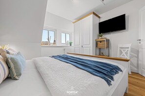 3 habitaciones, tabla de planchar con plancha y cuna de viaje 