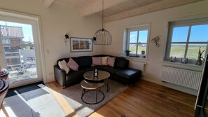 Fernseher, Kamin, DVD-Player