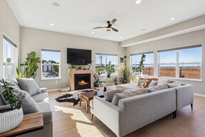 TV, peis og stereoanlegg