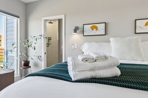 3 habitaciones, tabla de planchar con plancha, wifi y ropa de cama 