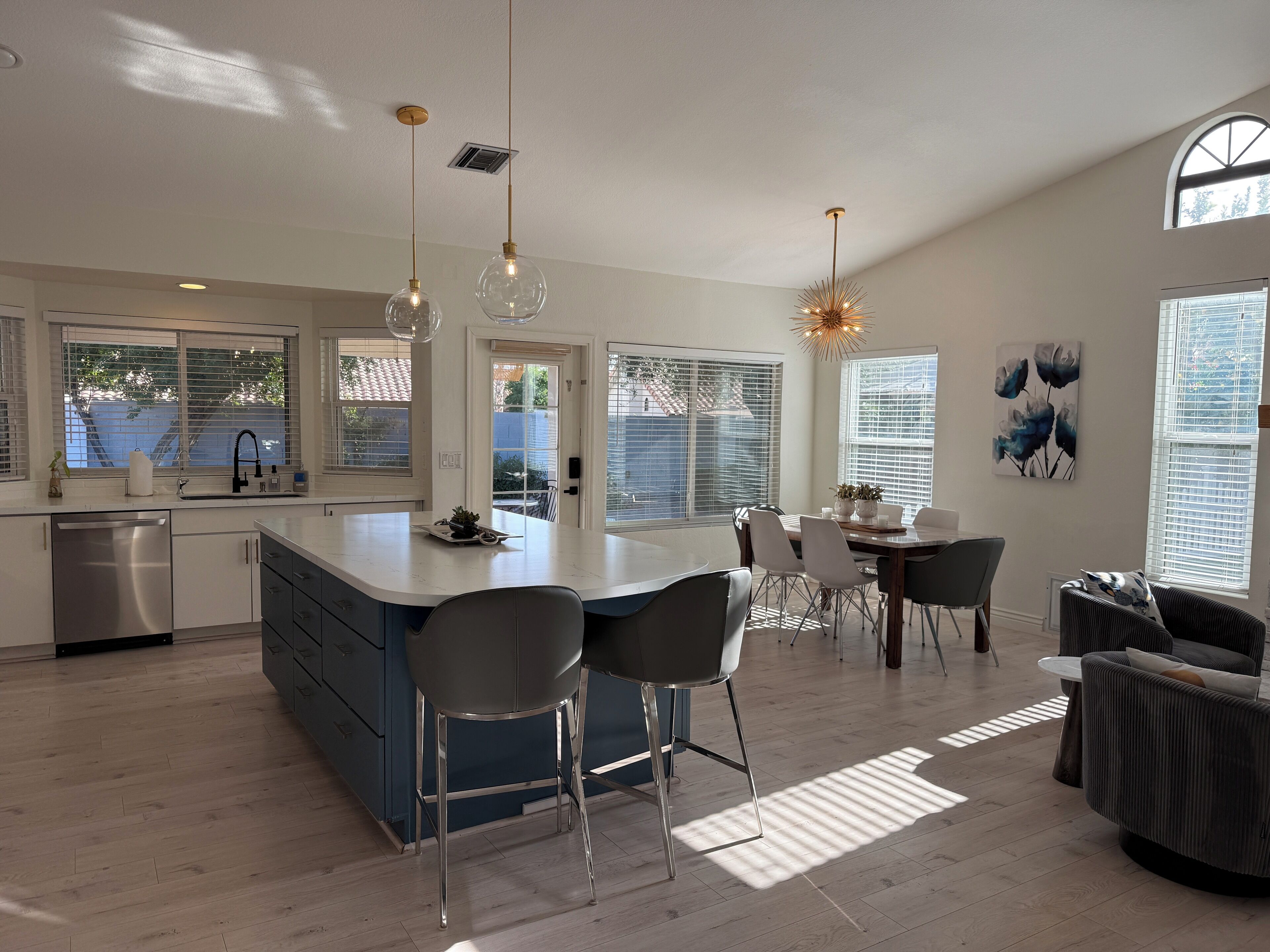 Frigorifero, microonde, forno, lavastoviglie