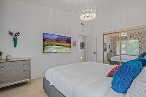 3 bedrooms, desk, iron/ironing board, free WiFi