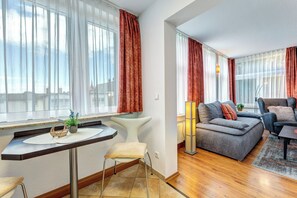 TV - Vacation apartment in Zinnowitz: comfort for up to 3 people, WLAN included (Zinnowitz)