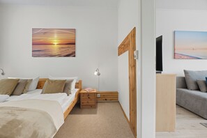 1 bedroom, free WiFi - Stranddistel, Haus Gudrun: Apartment 5 with WLAN, 600 m to the sandy beach (Zinnowitz)