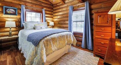 Canyon Lake Haven Cabin Hot Tub Yard BBQ Fire Pit