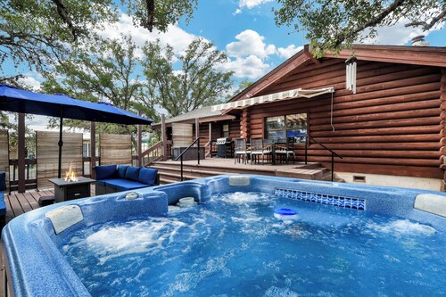 Canyon Lake Haven Cabin Hot Tub Yard BBQ Fire Pit