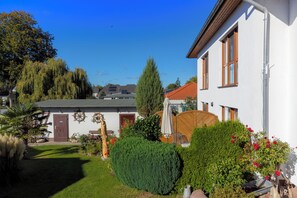 Property grounds - Villa Stranddistel, apartment 1 in Zinnowitz: 41 m² for up to 3 guests (Zinnowitz)