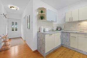 Fridge, microwave, oven, stovetop - Villa Stranddistel Whg. 3 in Zinnowitz - 63 m² for 4 with WLAN and wood-burning stove (Zinnowitz)