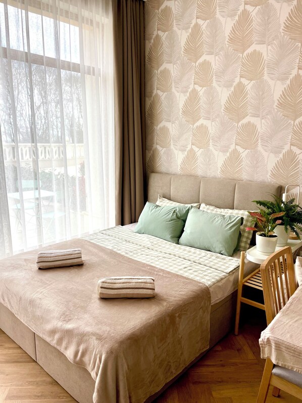 1 slaapkamer, een strijkplank/strijkijzer, reisbedje, gratis wifi