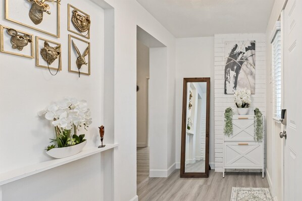 المنشأة من الداخل