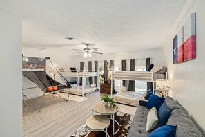 4 bedrooms, iron/ironing board, free WiFi, bed sheets - Htown Hot Tub Getaway | Swing Set BBQ Yard Games (Houston)