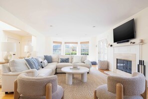 Télévision, cheminée