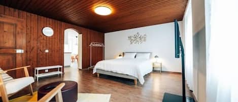 2 dormitorios, escritorio, tabla de planchar con plancha y wifi gratis