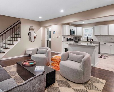Family Fave_In Overland Park|Sleeps 12|5BR|Parking