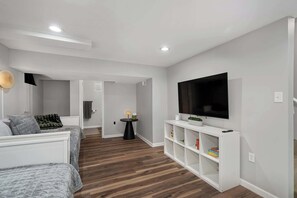 5 quartos, ferros/tábuas de passar roupa, berço de viagem, Wi-Fi