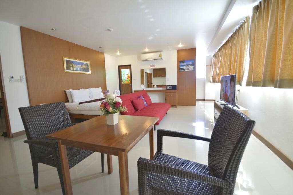 城市套房, 城市景观 | 客房内保险箱、办公桌、遮光窗帘、免费 WiFi