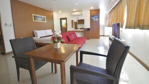 ห้องซิตี้สวีท, วิวเมือง | ตู้นิรภัยในห้องพัก, โต๊ะทำงาน, ผ้าม่านกันแสง, Wi-Fi ฟรี