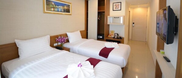 Standard Twin Room, City View | In-room safe, desk, blackout curtains, free WiFi - Patong Expat Hotel (Patong)