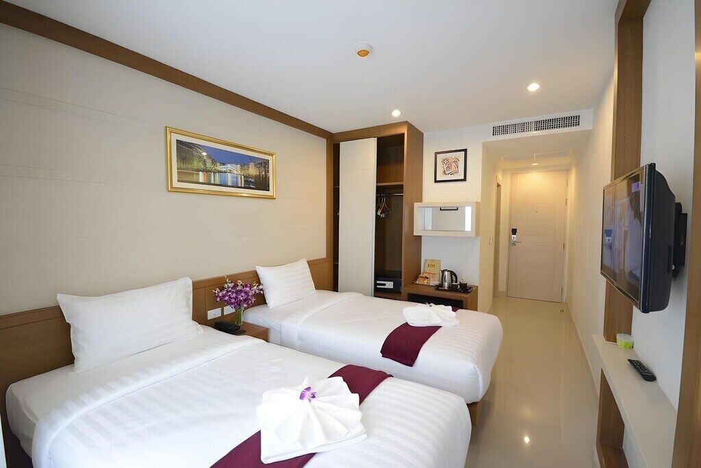 Standard Twin Room, City View | In-room safe, desk, blackout drapes, free WiFi
