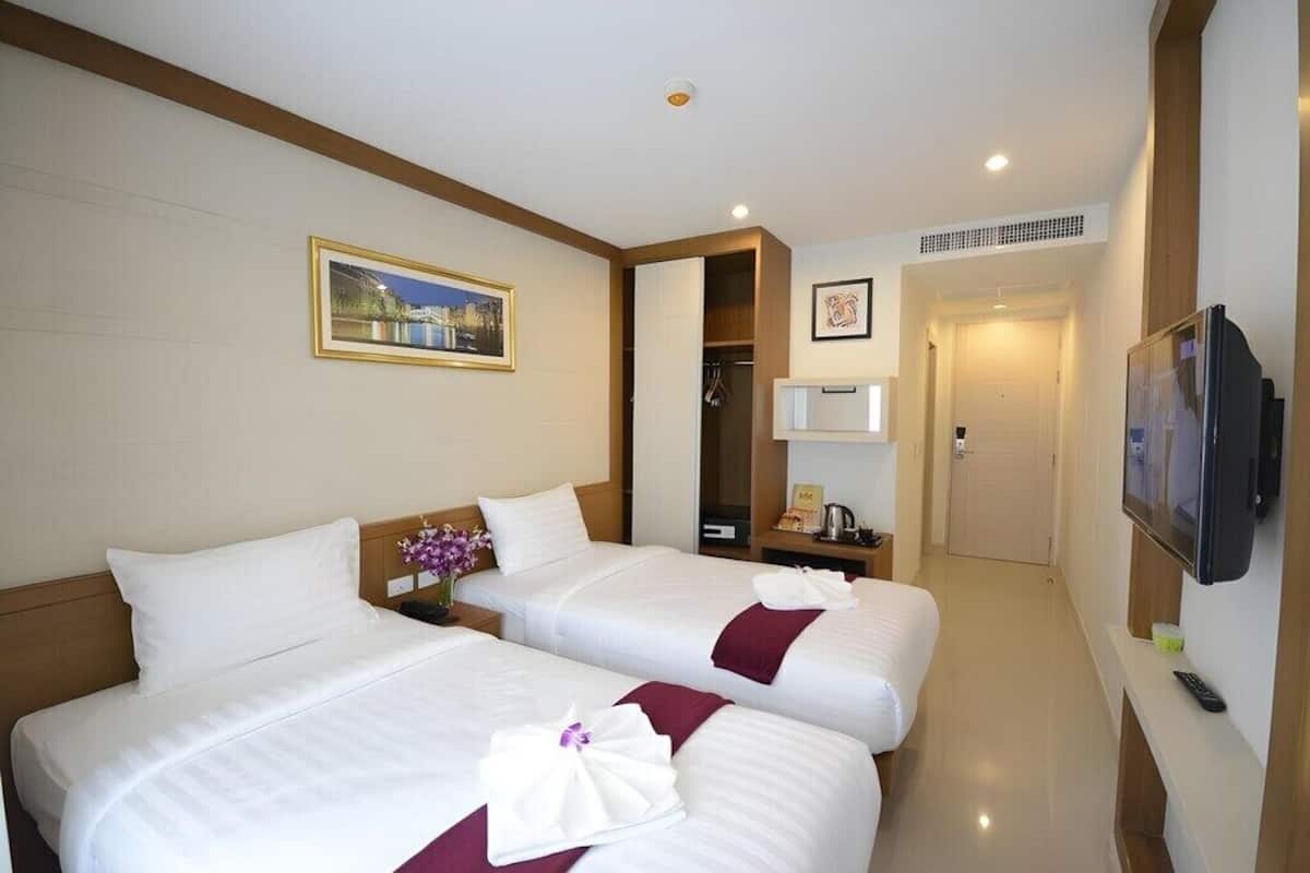 Standard Twin Room, City View | In-room safe, desk, blackout drapes, free WiFi