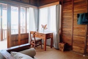 Villa Deluxe - balkong - utsikt mot trädgården | Skrivbord, strykjärn/strykbräda och gratis wi-fi