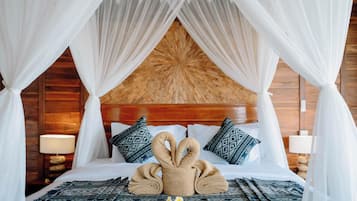 Desk, iron/ironing board, free WiFi