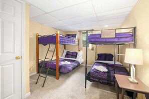 5 bedrooms, iron/ironing board, WiFi, bed sheets