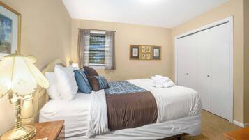 5 bedrooms, iron/ironing board, WiFi, bed sheets