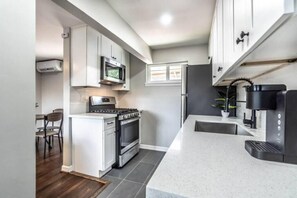 Full-size fridge, microwave, oven, stovetop