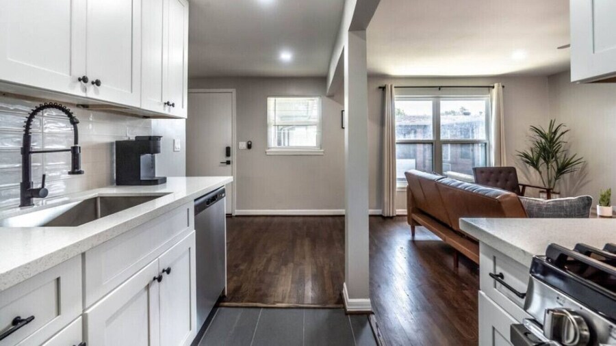 Stylish 1BR Urban Retreat