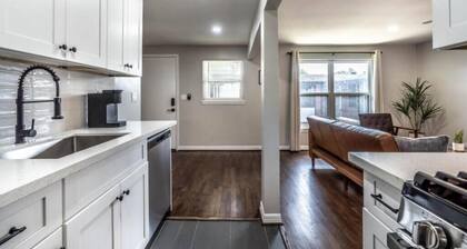 Stylish 1BR Urban Retreat