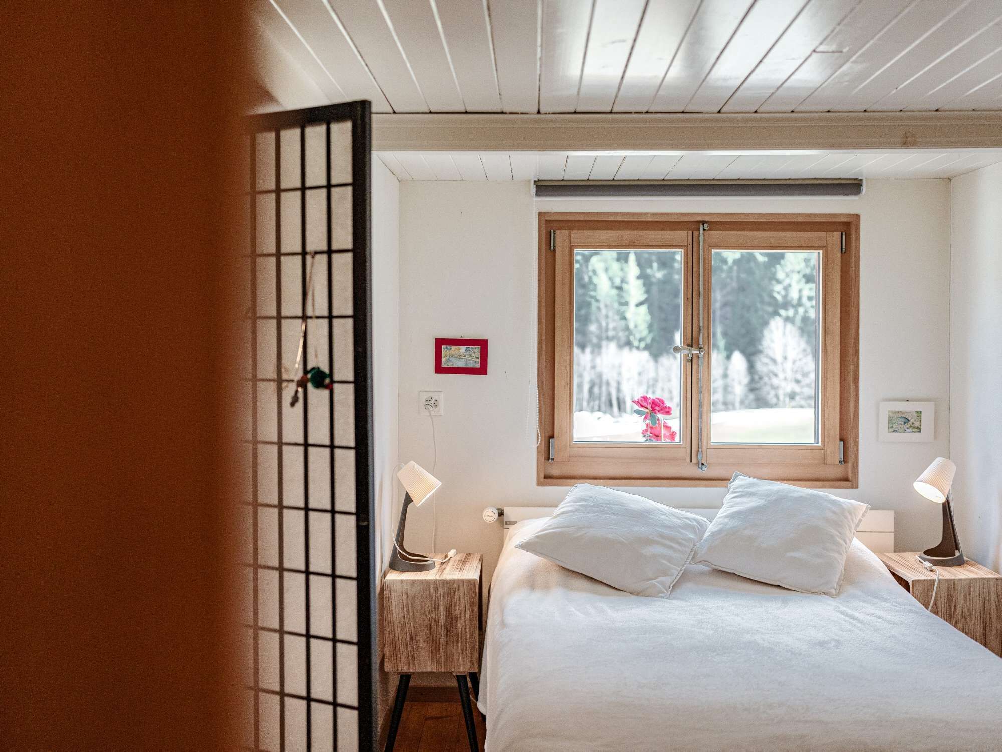 3 habitaciones, tabla de planchar con plancha, wifi y ropa de cama 